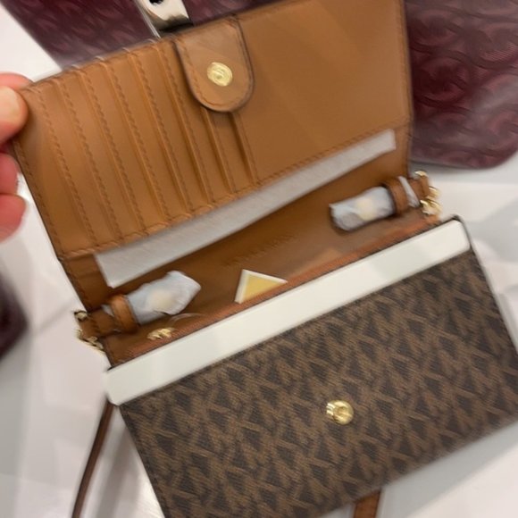 MICHAEL KORS Jet Set Travel Medium Phone Xbody Bag - Picture 8 of 16